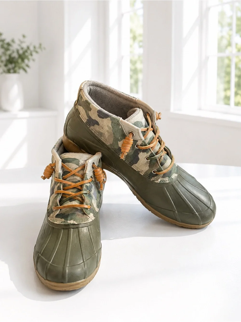 Sperry Camouflage Duck Boot with Brown Leather Laces size 9.5 EUC